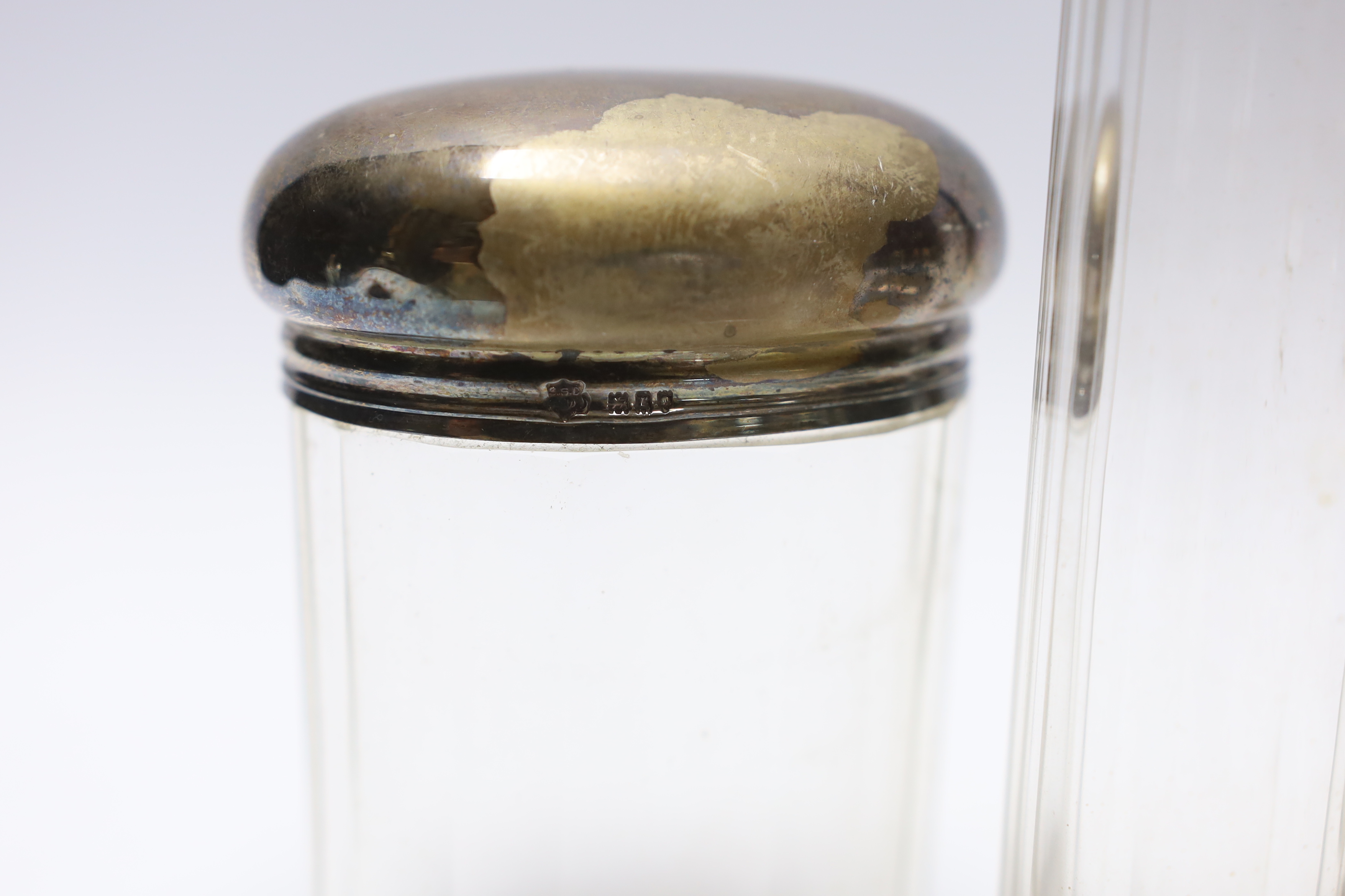 Five assorted silver topped toilet jars, London, 1911/12, largest 16.5cm.